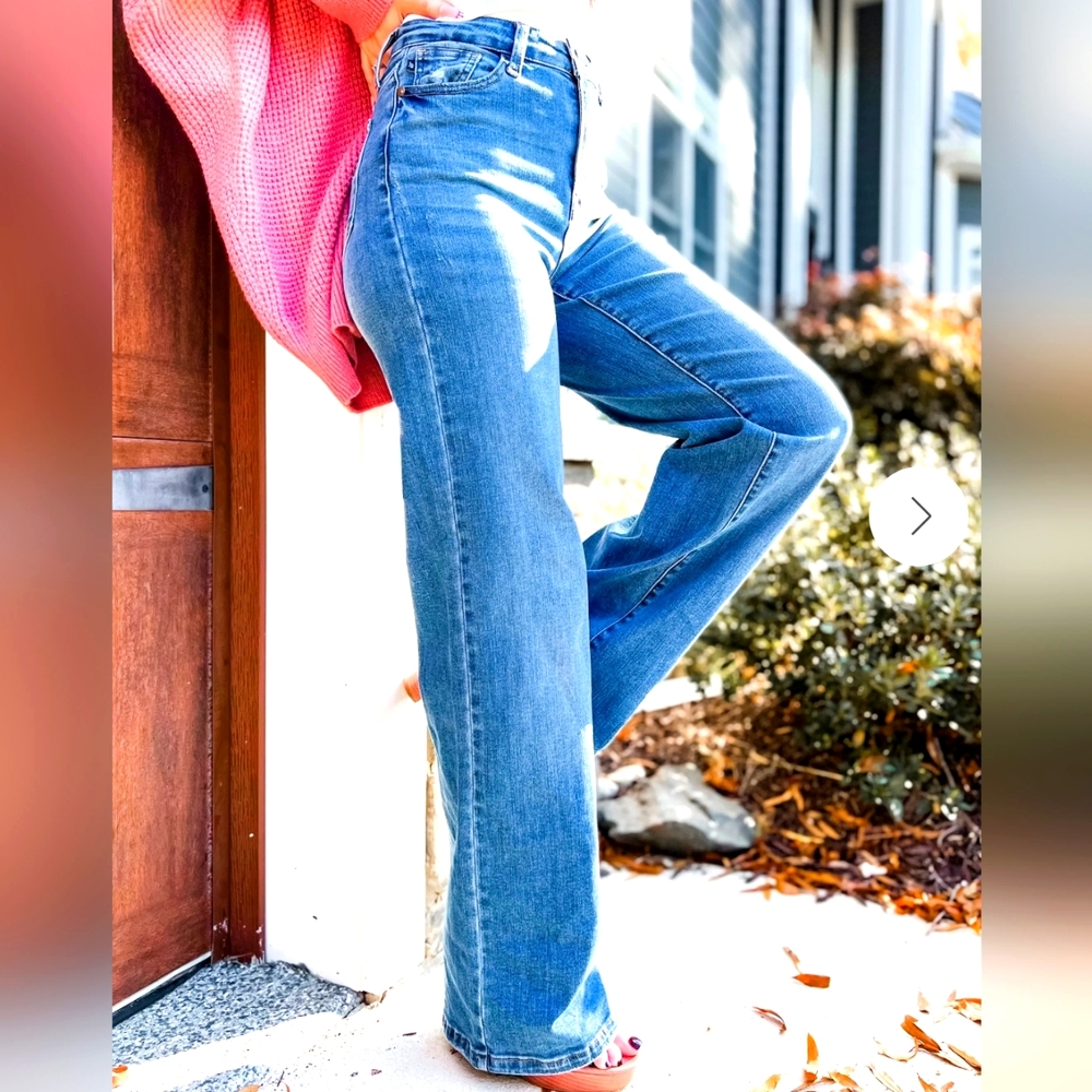 Judy Blue Wide Leg High Waisted Jeans.  New With Tags Size 22. Super Stretchy
